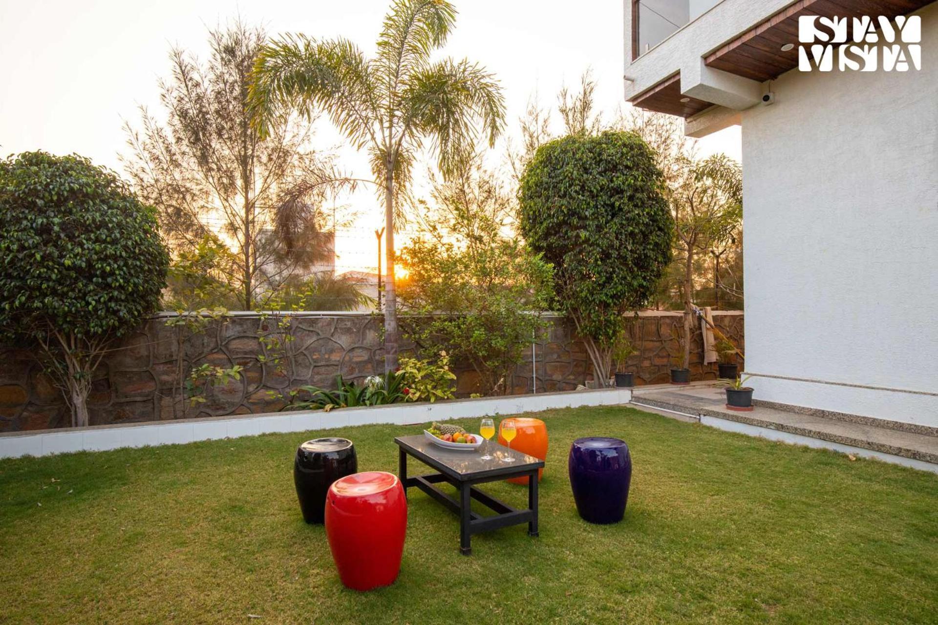 Stayvista'S Bella Dream - Mountain-View With Outdoor Pool, Lawn Featuring A Gazebo & Indoor Games Udaipur Exterior photo